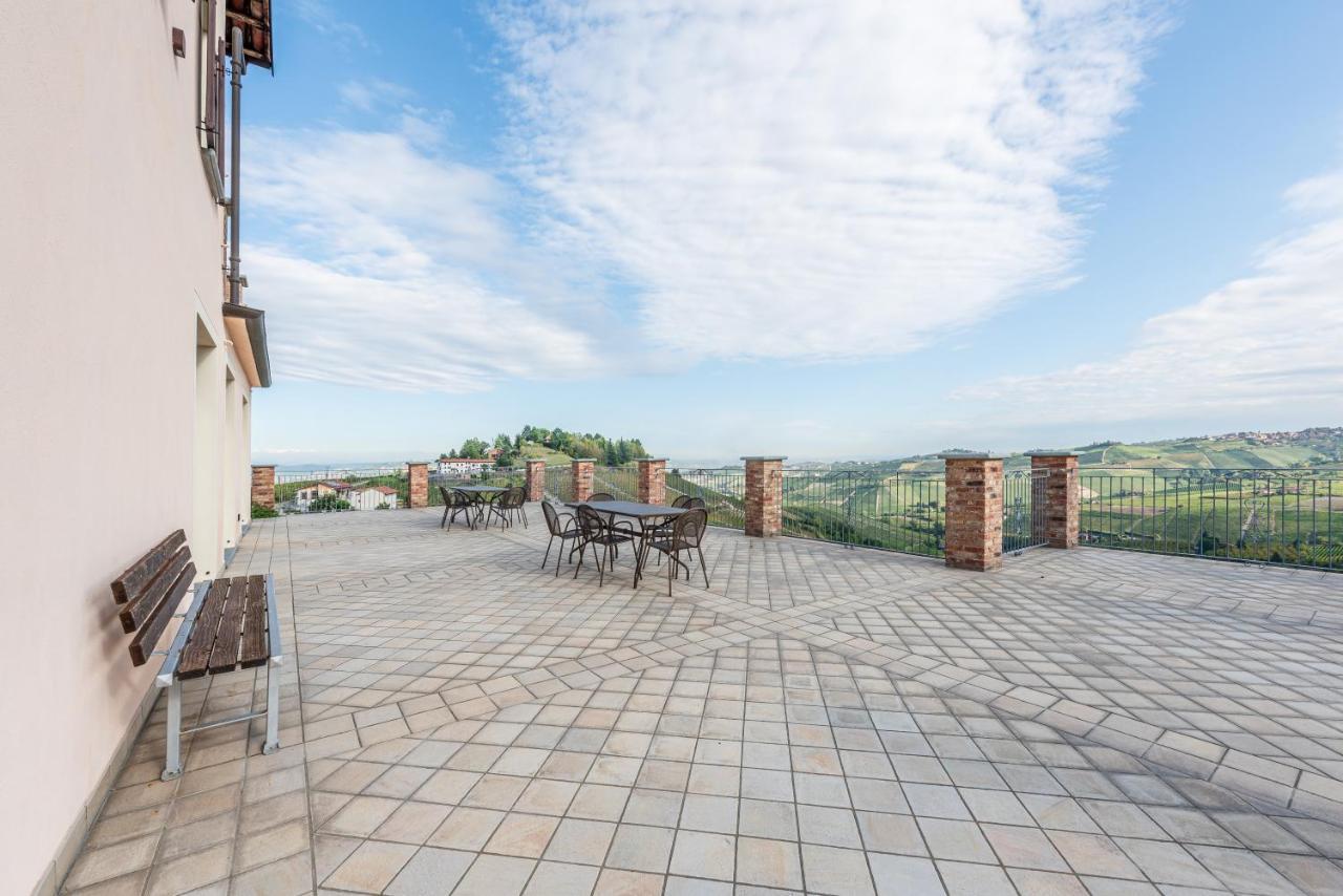 Villa Bricco Paglieri, Entire Villa Alba  Eksteriør billede