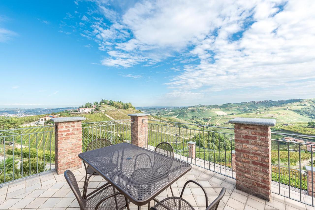 Villa Bricco Paglieri, Entire Villa Alba  Eksteriør billede