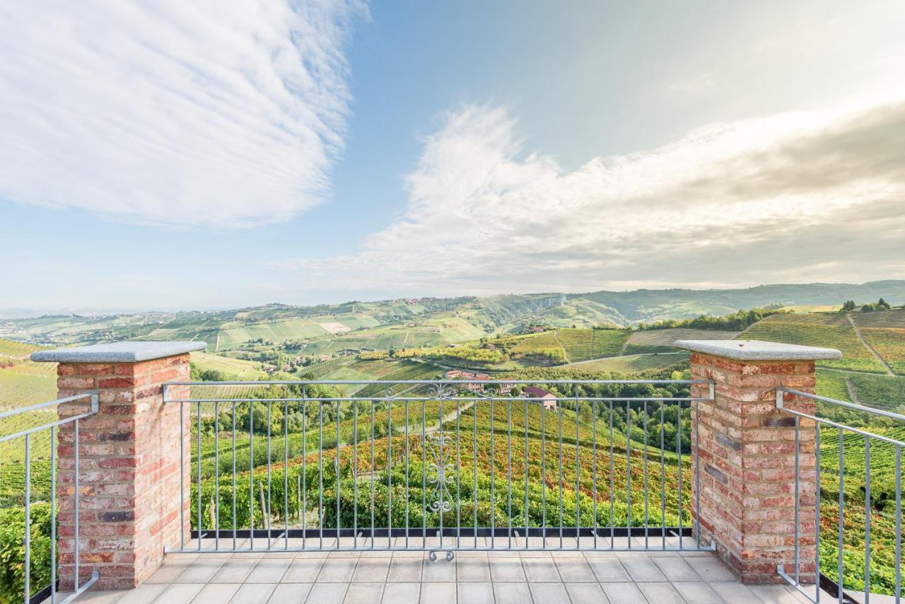 Villa Bricco Paglieri, Entire Villa Alba  Eksteriør billede