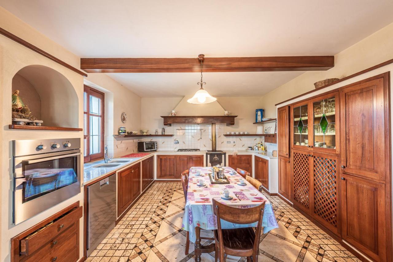 Villa Bricco Paglieri, Entire Villa Alba  Eksteriør billede