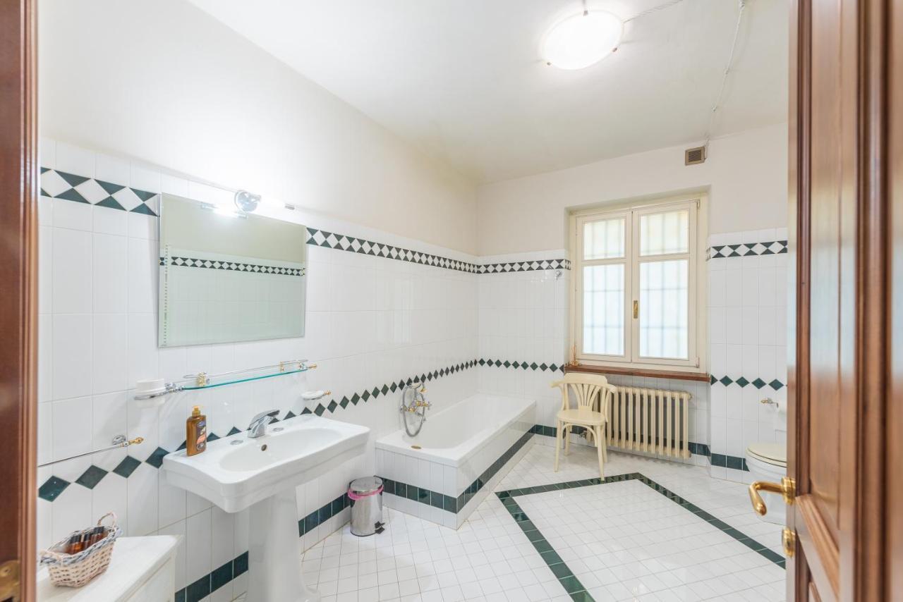Villa Bricco Paglieri, Entire Villa Alba  Eksteriør billede