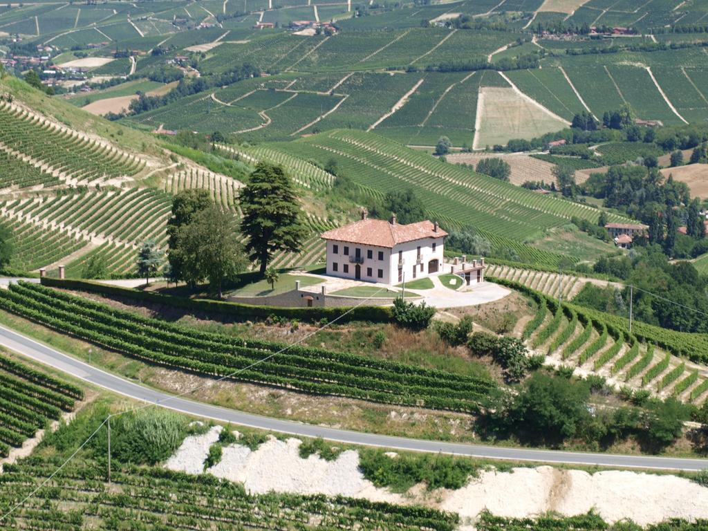 Villa Bricco Paglieri, Entire Villa Alba  Eksteriør billede
